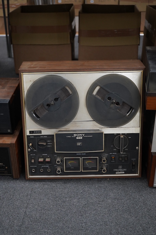 A pair of floorstanding IMF speakers, together with a Sony three-head reel to reel tape recorder, a National Panasonic compact television TR-565G, a Sony integrated stereo amplifier TA-1150, a turntable, a Pioneer tuner